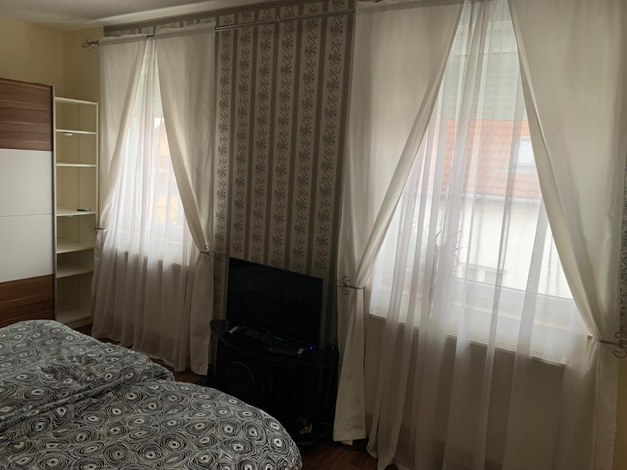 Airport Road/repter Koezeli Haz Privat Parkoloval * Budapest