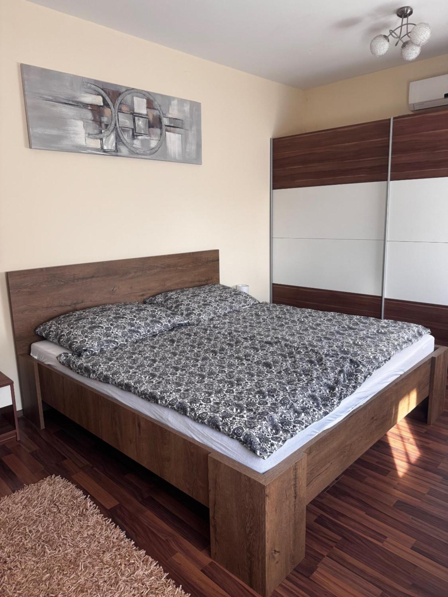 Apartment Airport Road/repter Koezeli Haz Privat Parkoloval